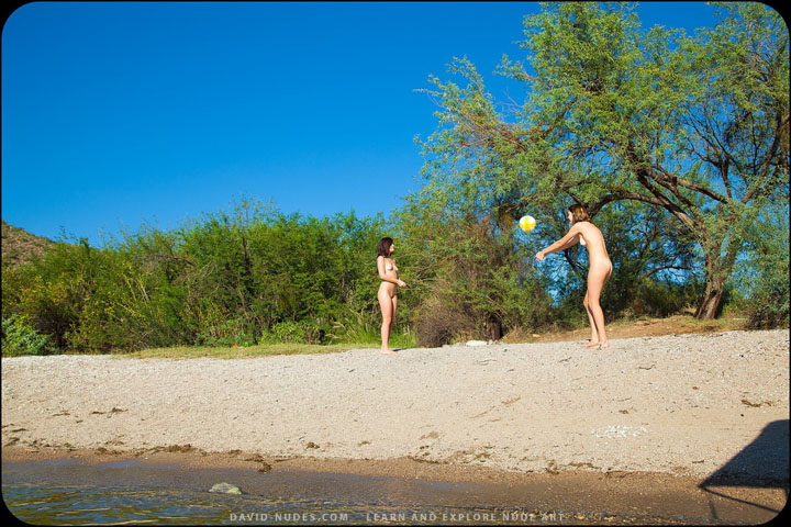 голые девки на пляже