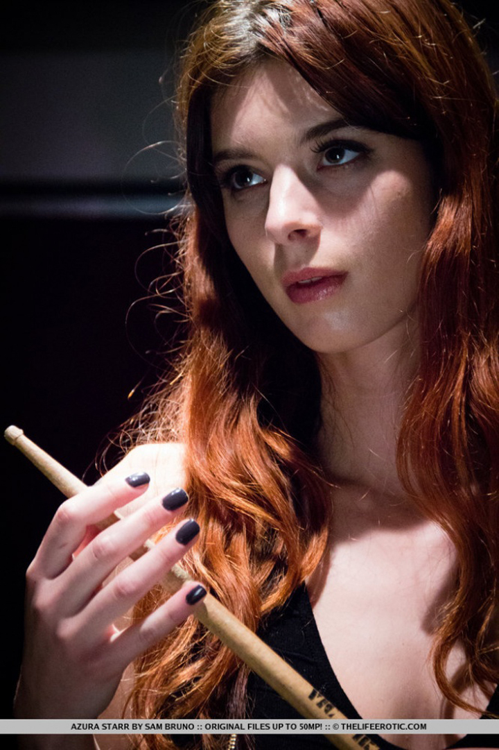  неформальная девушка