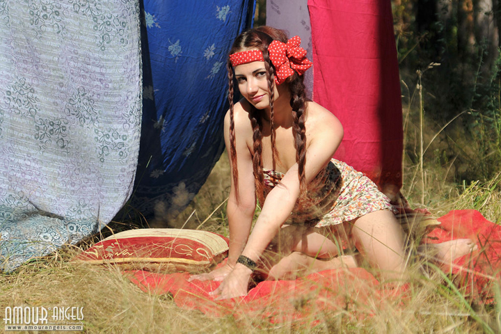 телочка с косичками