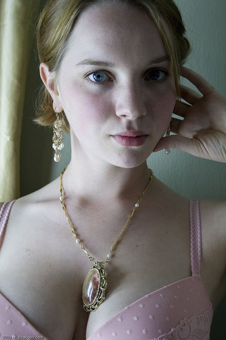 молодая нежная девушка