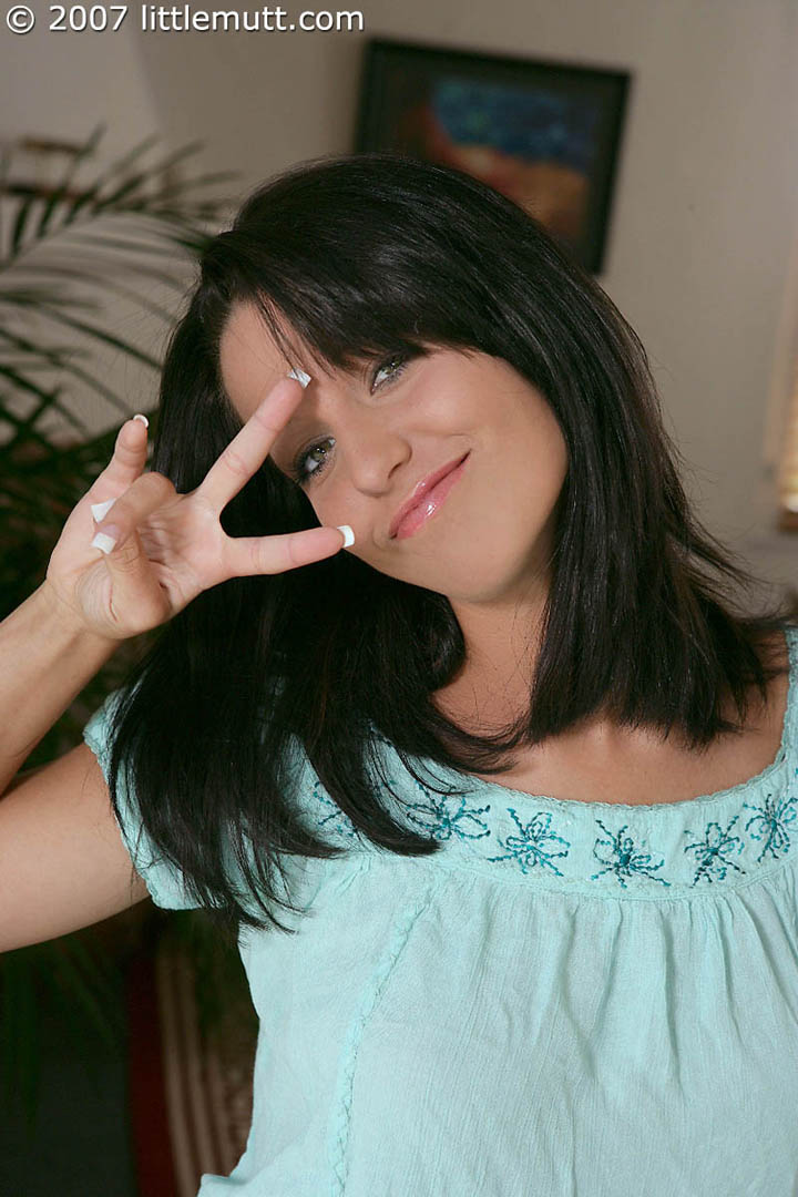 сладкая брюнетка