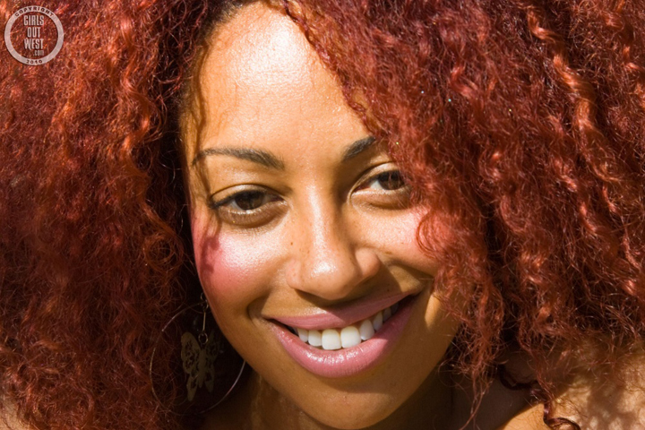 симпатичная темнокожая телочка