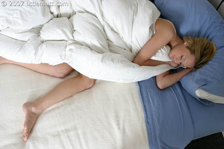 девушка в красных трусиках