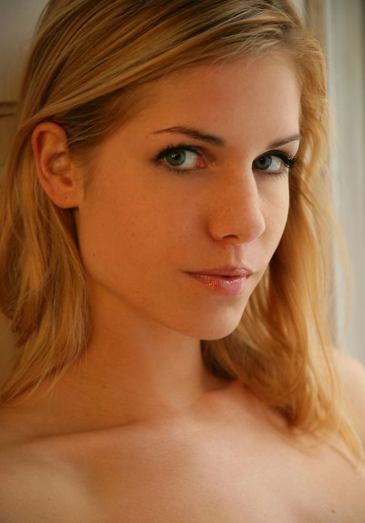 голые девушки 19 лет
