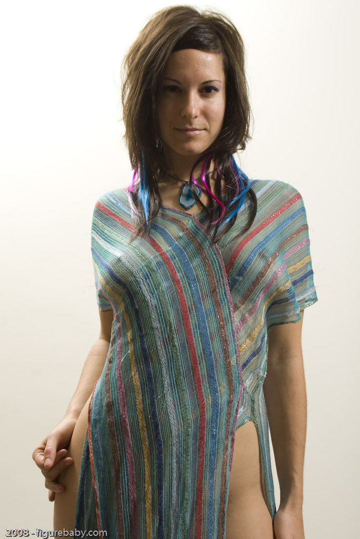 брюнетка девчонка