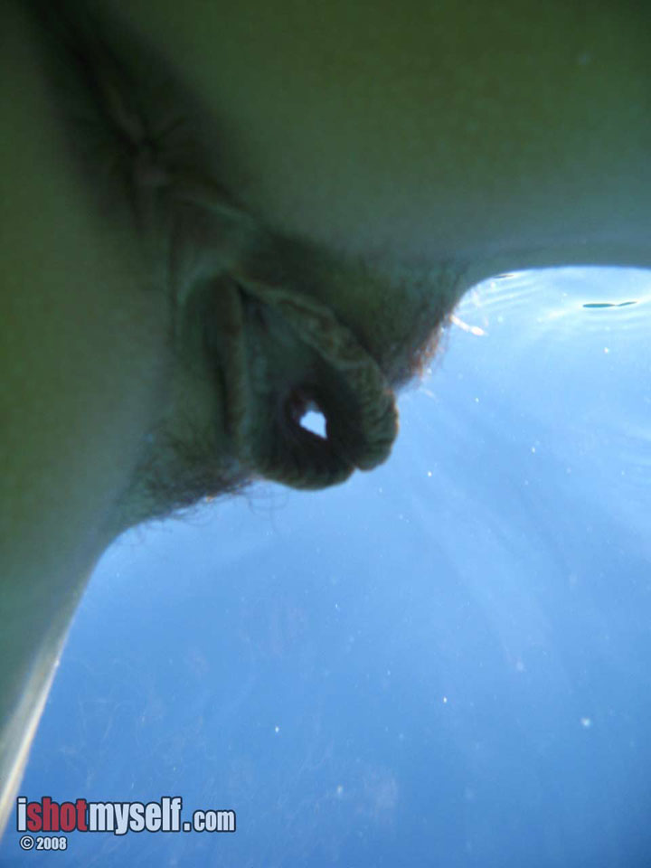 пизда крупно вид снизу