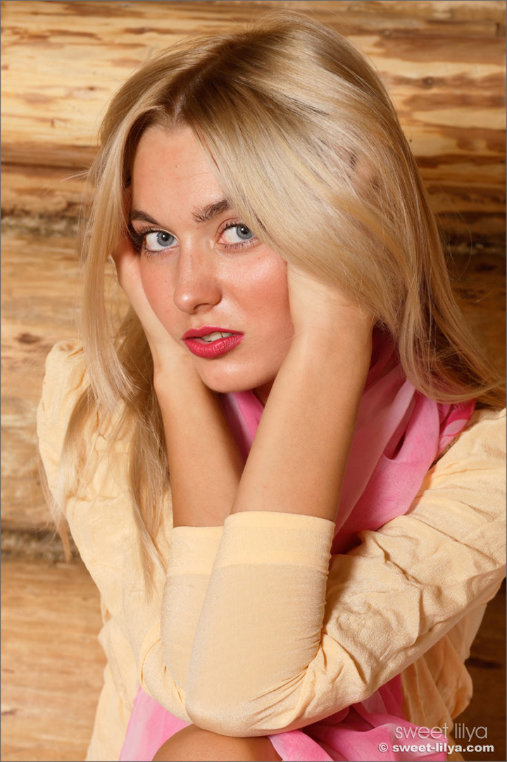 очень красивая блондинка