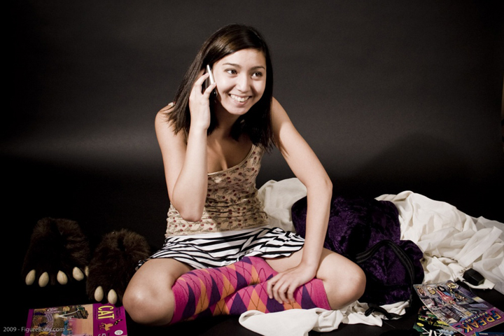 красивая молодая брюнеточка