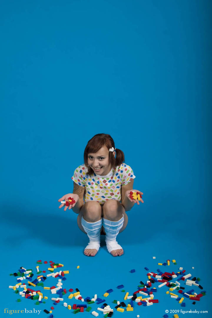 молоденькая девчонка в гетрах