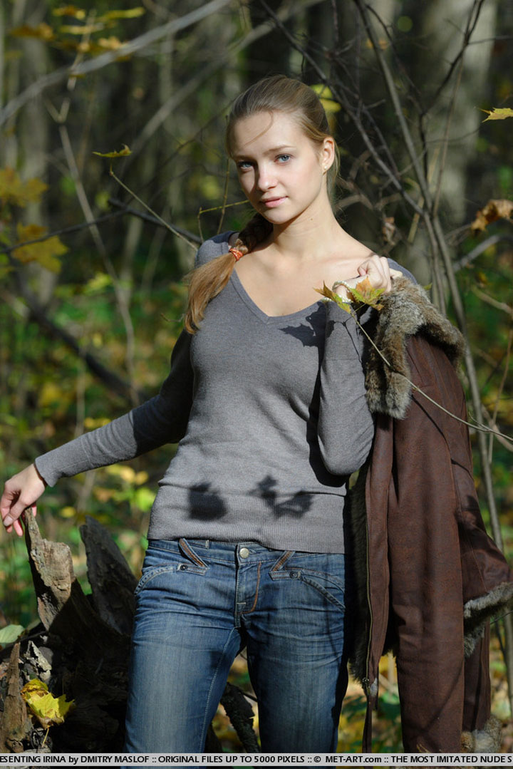  молоденькая в джинсах 